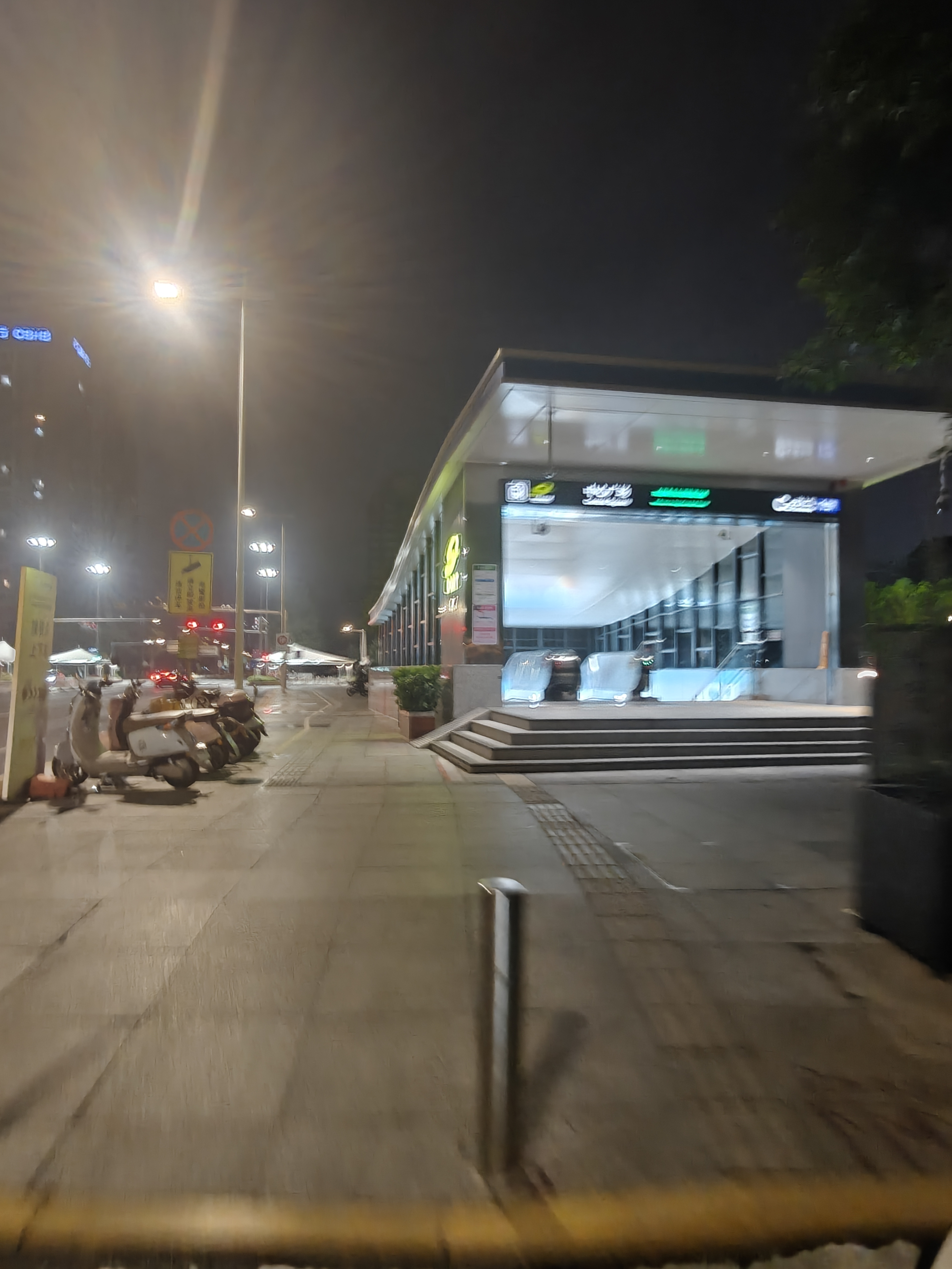 东莞中心广场地铁站